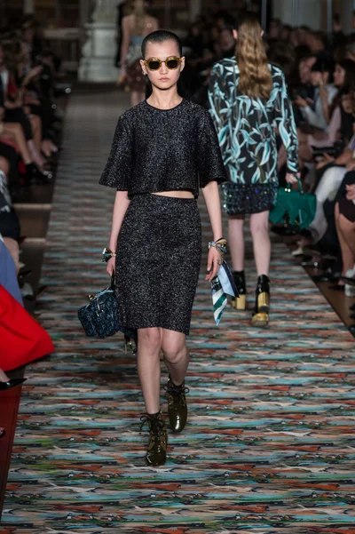 Look 25